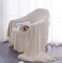 Load image into Gallery viewer, Knitted Throw Blanket With Tassels
